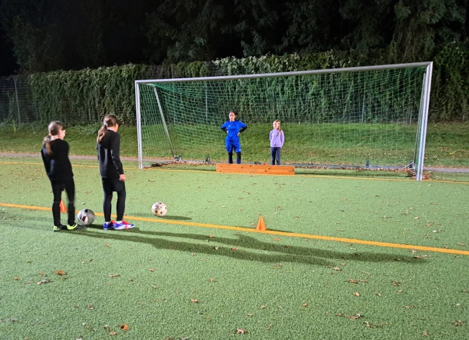 Maedchen-Fussball